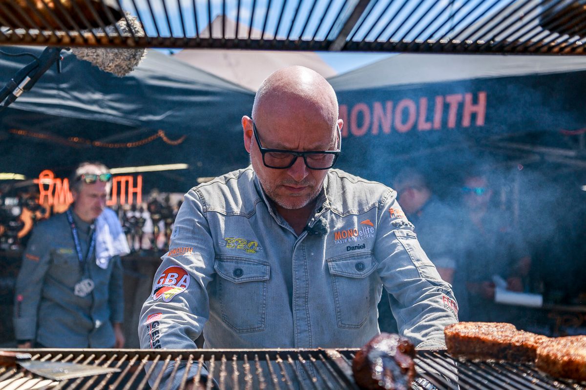 Daniel Nonnenmann am Monolith Grill in Aktion