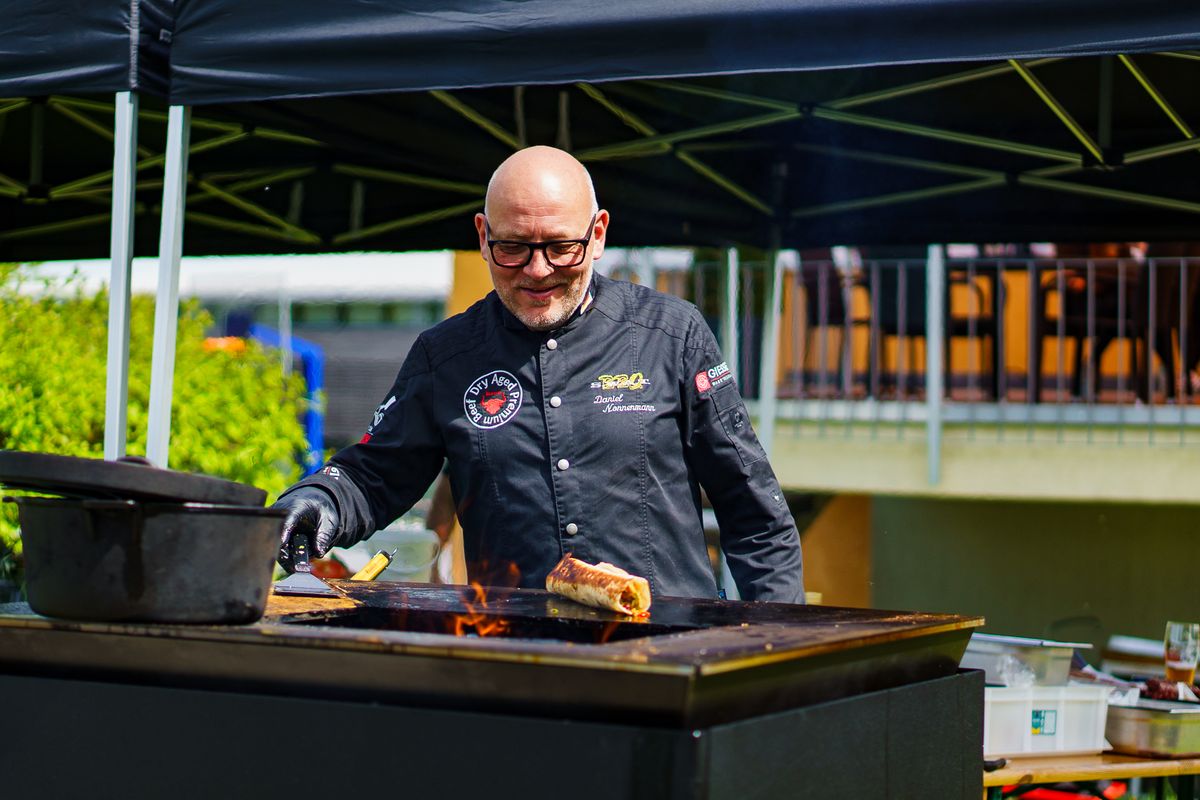 Daniel Nonnenmann am Grill